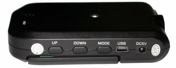 Автомобильный видерегистратор: вид со стороны USB разъема 