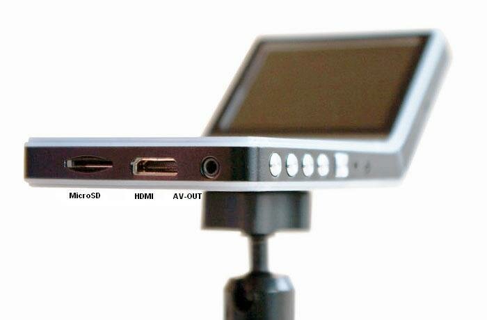 Разъемы для подключения автомобильного видеорегистратора Neoline Mobile I FULL HD к телевизору находятся в удобном месте на верхней грани корпуса